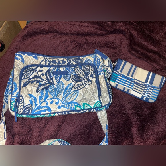 Vera Bradley Blue Print Crossbody with wallet keychain - Picture 1 of 3